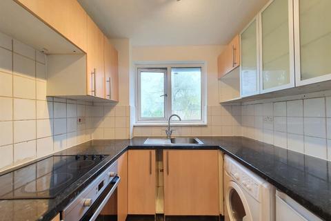 1 bedroom flat to rent, Gartons Close, Enfield