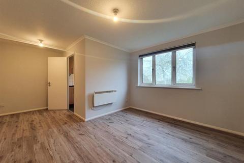 1 bedroom flat to rent, Gartons Close, Enfield