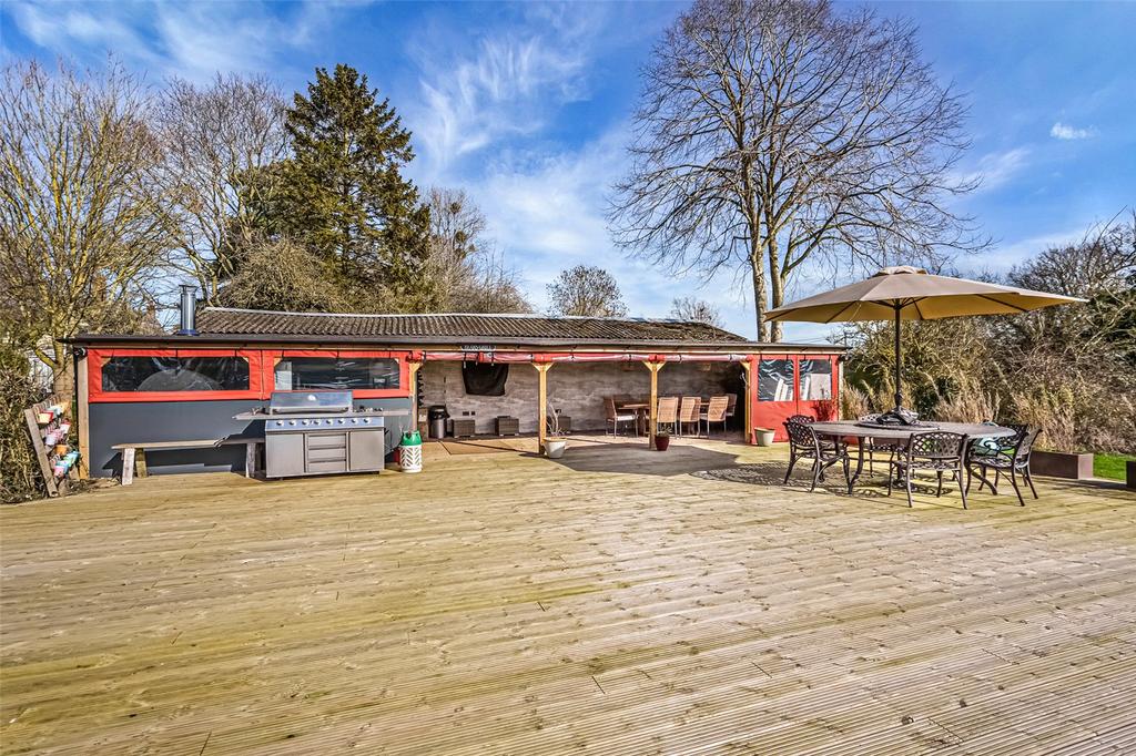 Outdoor Kitchen