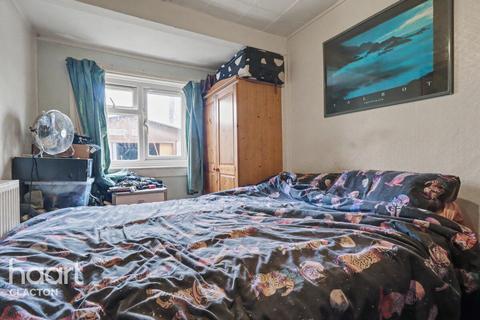 1 bedroom detached bungalow for sale, Gorse Way, Clacton-On-Sea