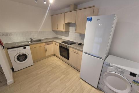 2 bedroom ground floor flat to rent, Dawn Court, Wilbraham Road, Fallowfield