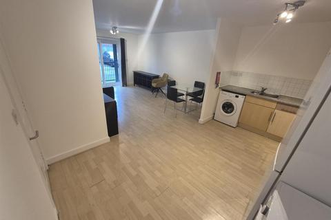 2 bedroom ground floor flat to rent, Dawn Court, Wilbraham Road, Fallowfield