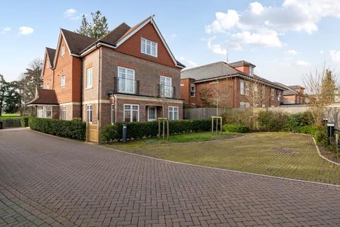 undefined, Bagshot,  Surrey,  GU19