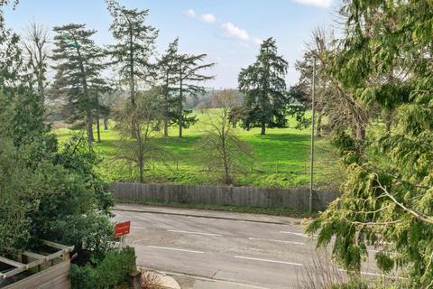undefined, Bagshot,  Surrey,  GU19