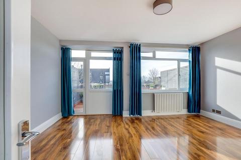 2 bedroom flat for sale, Stoneleigh Broadway, Epsom, KT17