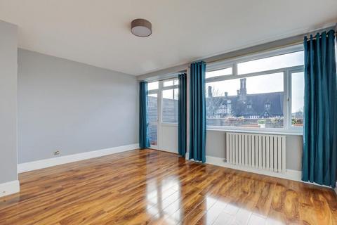 2 bedroom flat for sale, Stoneleigh Broadway, Epsom, KT17