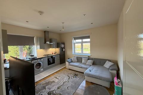 2 bedroom flat to rent, The Cherry Tree