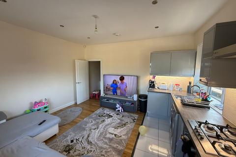 2 bedroom flat to rent, The Cherry Tree