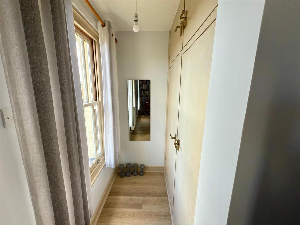DRESSING AREA.jpg