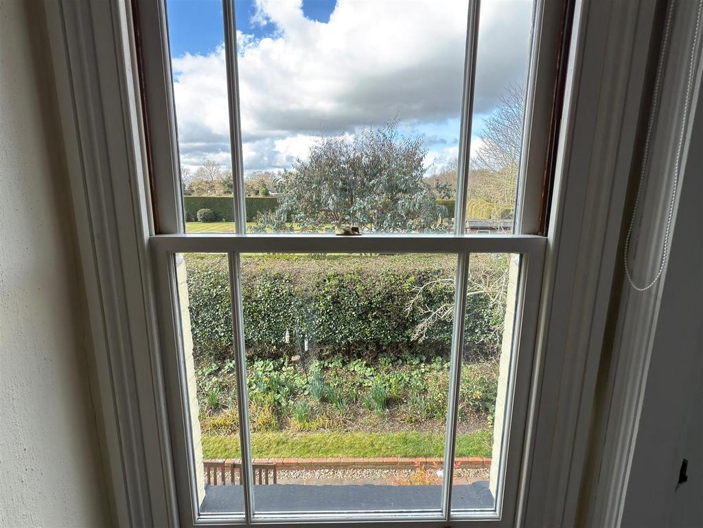 SASH WINDOW.jpg