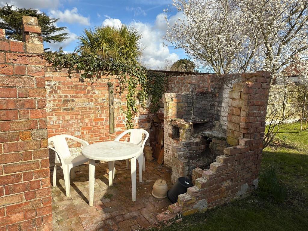 FEATURE OUTBUILDING.jpg