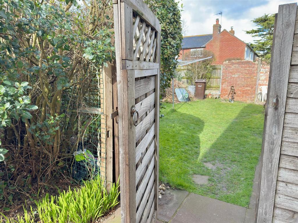 GARDEN SIDE.jpg