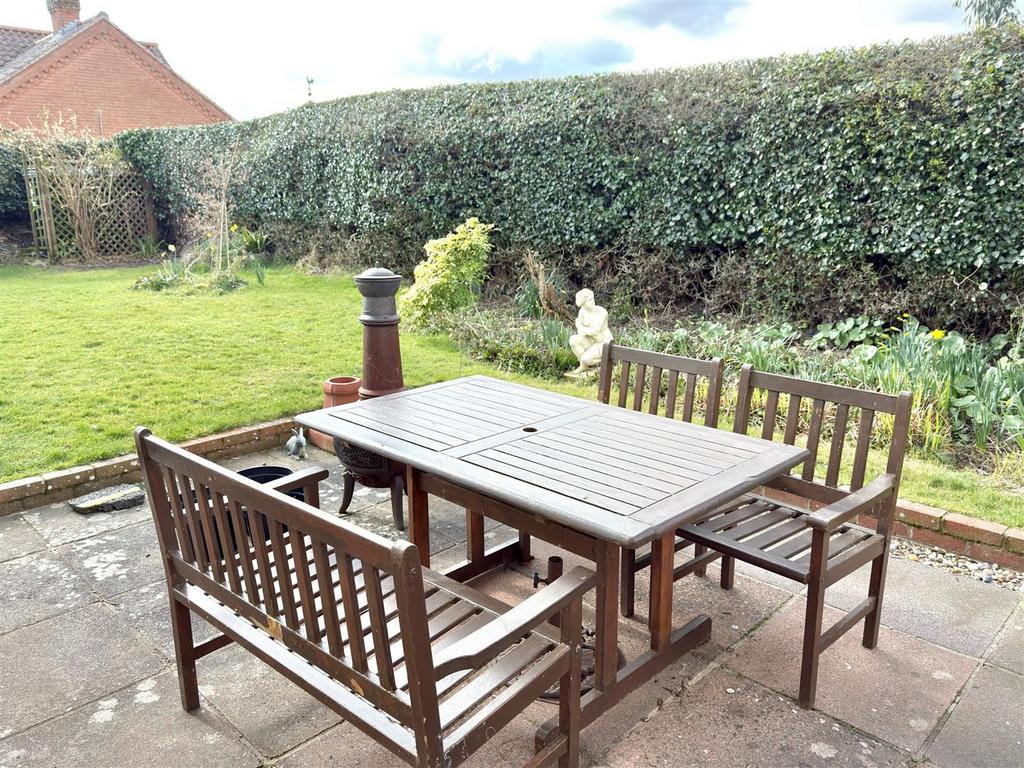PATIO.jpg