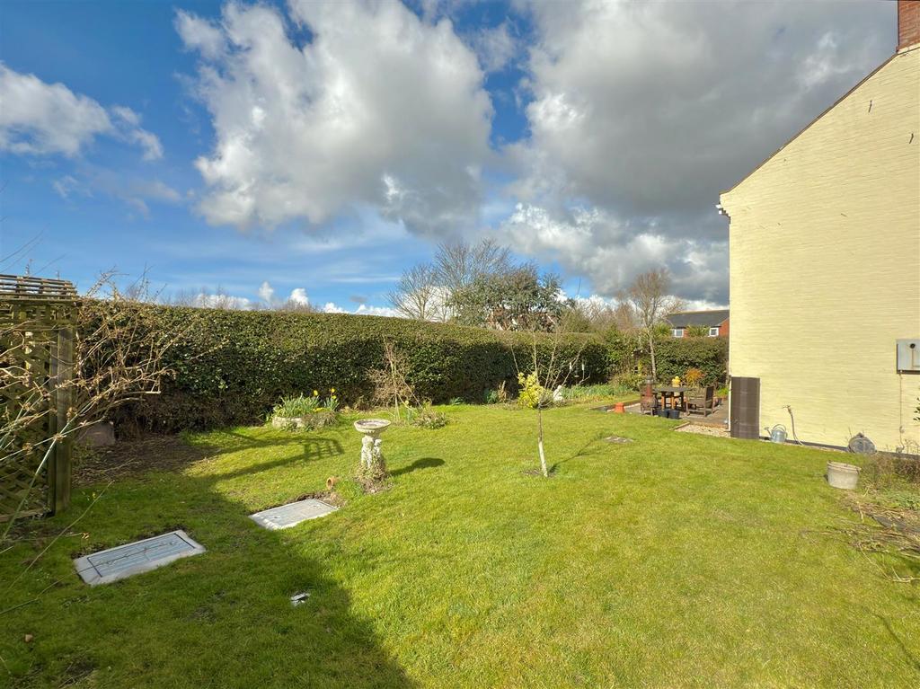 REAR GARDEN.jpg