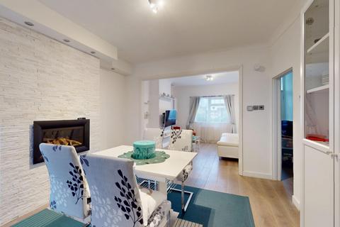 2 bedroom end of terrace house to rent, Colyers Lane, Erith, London