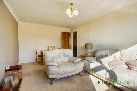 2 bedroom detached bungalow for sale, Meadow Close, Chesterfield S43