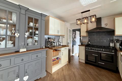 4 bedroom detached house for sale, St. Andrews Crescent, Stratford-upon-Avon CV37