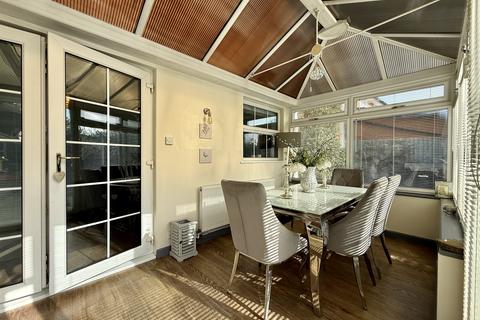 4 bedroom detached house for sale, St. Andrews Crescent, Stratford-upon-Avon CV37