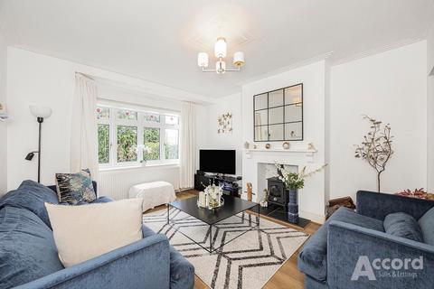 4 bedroom semi-detached house for sale, Roslyn Gardens, Romford, RM2