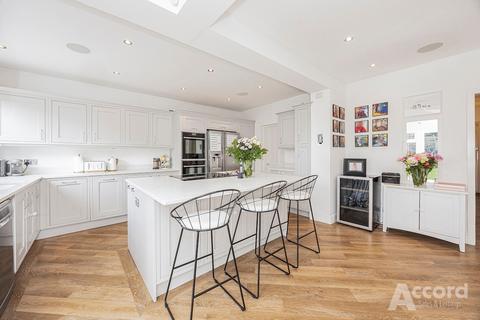 4 bedroom semi-detached house for sale, Roslyn Gardens, Romford, RM2