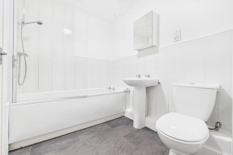 2 bedroom apartment to rent, Bamburgh Court, South Gosforth