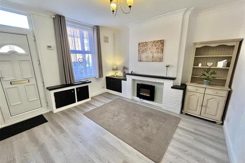 2 bedroom terraced house to rent, Dove Street, NOTTINGHAM