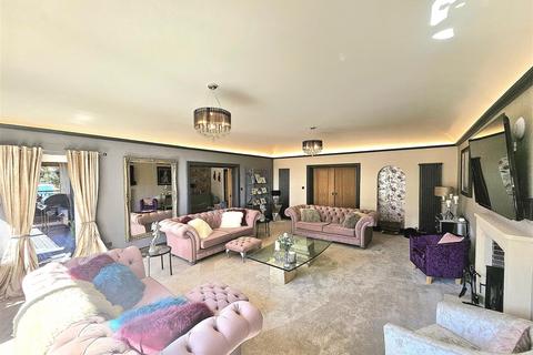 6 bedroom detached house for sale, Buxton Road, Weymouth