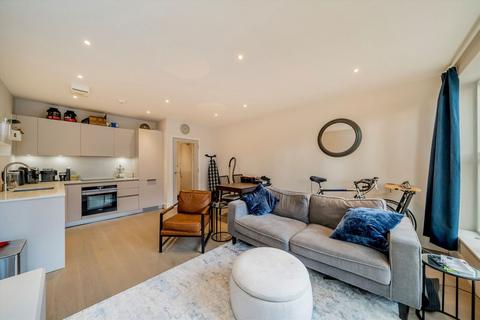 2 bedroom flat to rent, West Hill, London SW15