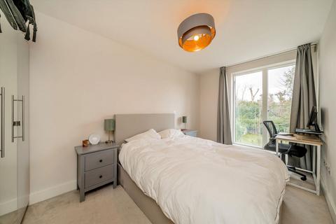 2 bedroom flat to rent, West Hill, London SW15