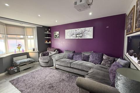 4 bedroom end of terrace house for sale, Dairy Crest Drive, Newport
