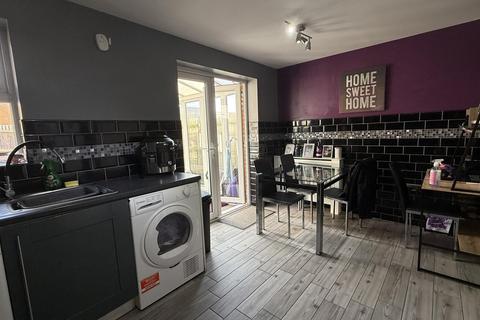 4 bedroom end of terrace house for sale, Dairy Crest Drive, Newport