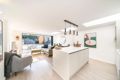 Henslowe Road, London SE22