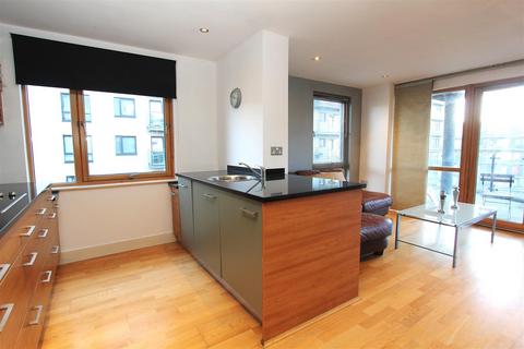 2 bedroom flat to rent, Crozier House, Leeds Dock