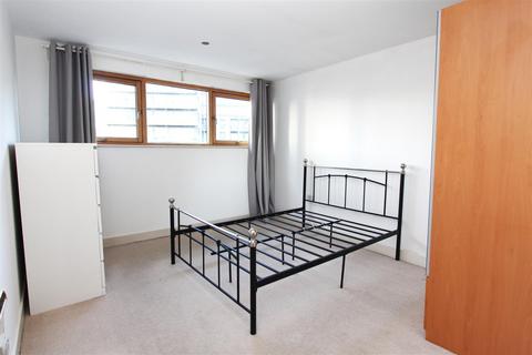 2 bedroom flat to rent, Crozier House, Leeds Dock