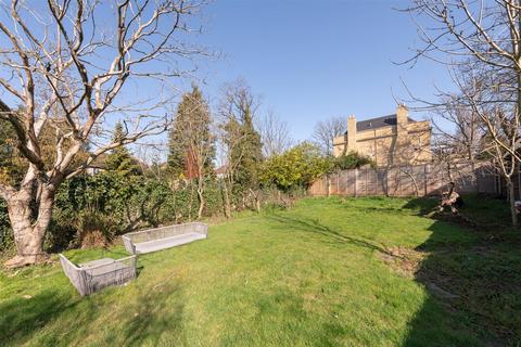 3 bedroom semi-detached house for sale, Manor Drive, London N14
