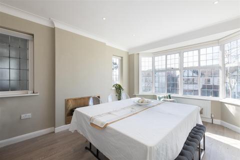 3 bedroom semi-detached house for sale, Manor Drive, London N14