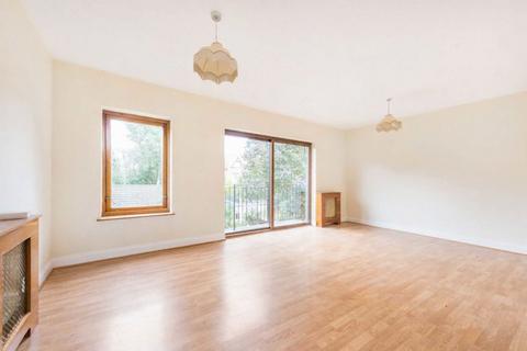 3 bedroom flat to rent, Edge Hill, London SW19