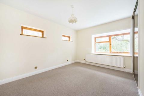 3 bedroom flat to rent, Edge Hill, London SW19