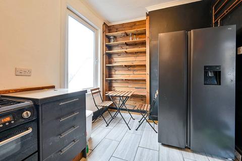 3 bedroom maisonette to rent, Thames Road, Strand on the Green, London, W4