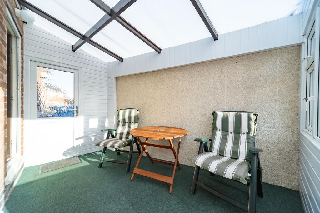 Side porch/conservatory