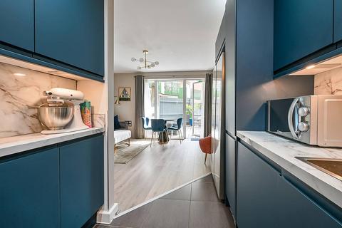 2 bedroom flat for sale, Luma Apartments, Park Royal, London, NW10