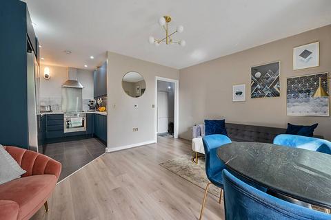2 bedroom flat for sale, Luma Apartments, Park Royal, London, NW10