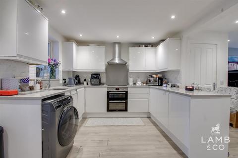 4 bedroom terraced house for sale, Harpers Way, Clacton-On-Sea CO16