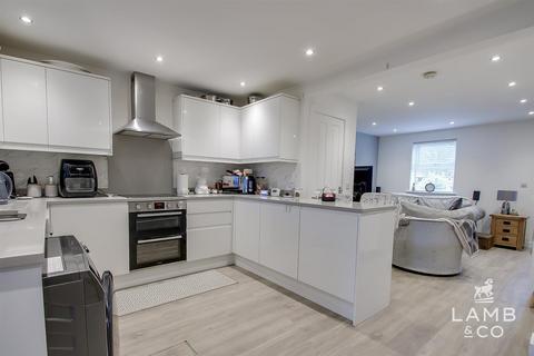 4 bedroom terraced house for sale, Harpers Way, Clacton-On-Sea CO16