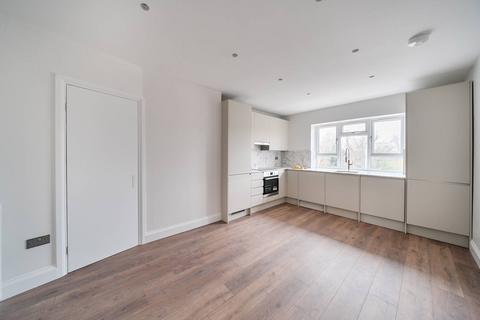 2 bedroom flat for sale, New Pond Parade, Ruislip, HA4
