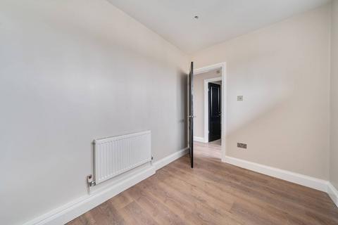 2 bedroom flat for sale, New Pond Parade, Ruislip, HA4