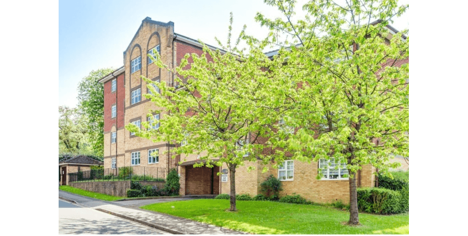 Well-Presented One-Bedroom Flat with Parking –