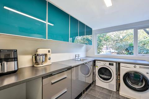 undefined, Sandy Close, Woking, GU22