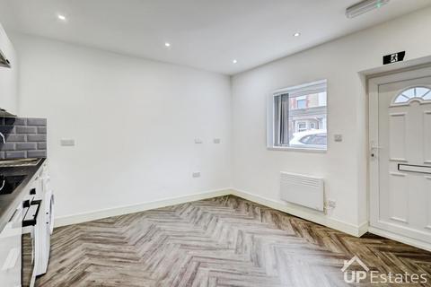 2 bedroom flat to rent, Thornhill Road, Coventry
