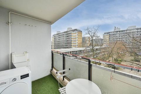 3 bedroom flat for sale, Chaucer House, Churchill Gardens, Pimlico, London, SW1V